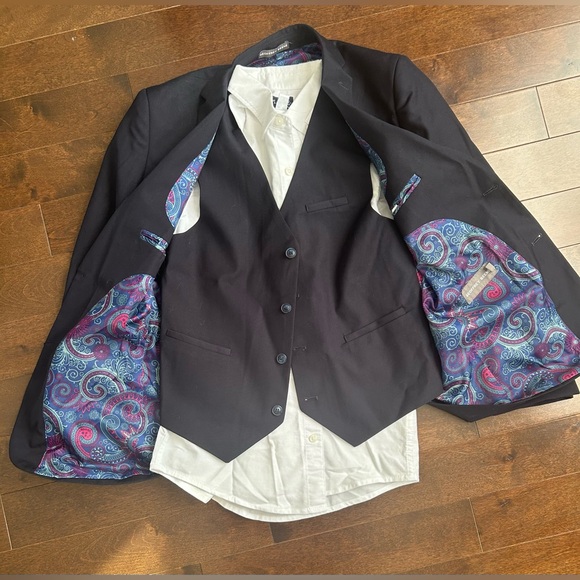 Geoffrey Beene Suit - Picture 2 of 12